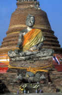 Ayuthaya Buddha.jpg (272050 bytes)